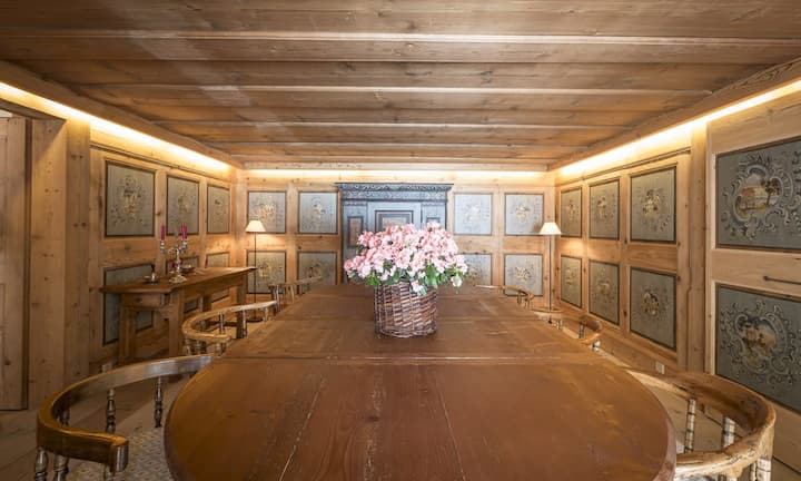 ... sorgfältig restaurierten Esszimmer am besten zur Geltung.