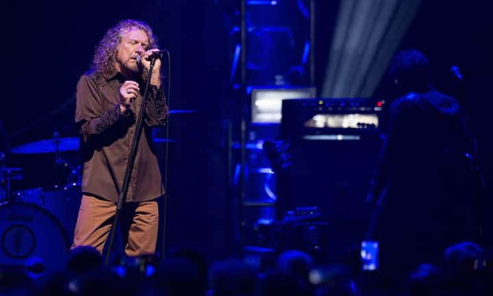 Der Ex-Led Zeppelin Frontmann Robert Plant legte mit seiner neuen Band The Sensational Space Shifters los. Während knapp zwei Stunden lieferte der Brite eine teils sehr melancholische, ja gar psychedelische Musik-Reise ab.