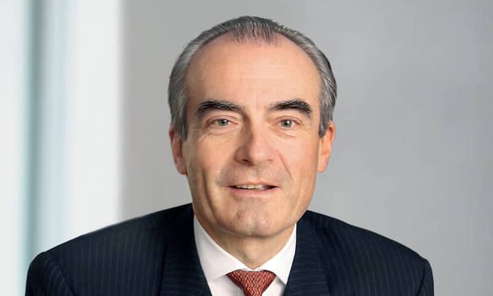 Rang 4: Familie BrenninkmeijerDie Familie Brenninkmeijer sitzt auf geschätzten 16 bis 17 Milliarden Franken. Ihren Reichtum haben sie sich im Textilhandel sowie mit Immobilien und Beteiligungen erarbeitet. Ihre Cofra Holding in Zug steuert das immense Immobilienportfolio des Clans mit gut 450 Geschäftshäusern in ganz Europa. Dominic Brenninkmeijer (Bild) ist in der Familienzentrale tätig und inzwischen Verwaltungsrat bei der Bank Vontobel.Nicole Pont, PR