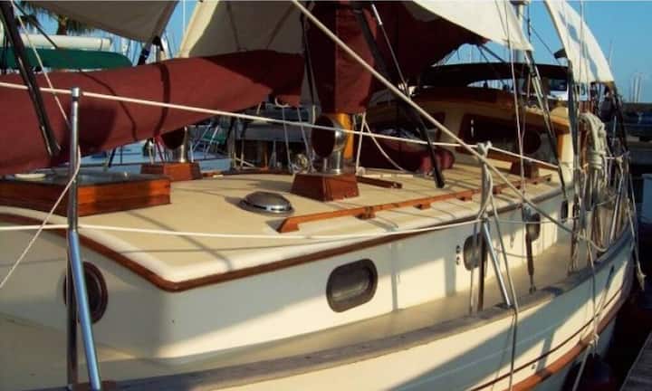 Nicht weit von Houston, Texas, im Hafen der Kleinstadt Kemah, können vier Leute zum Preis von 275 Dollar übernachten.