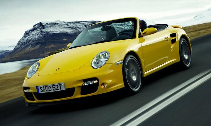 Wie unsere Schwester-Publikation «World's Luxury Guide» berichtet, wird der offene Supersportler im Convention Center in zwei Versionen präsentiert. Einmal mit 520 PS und einmal mit 560 PS. Beide Sportwagen besitzen einen 3,8-Liter-Boxer, Allradantrieb sowie Allradlenkung.