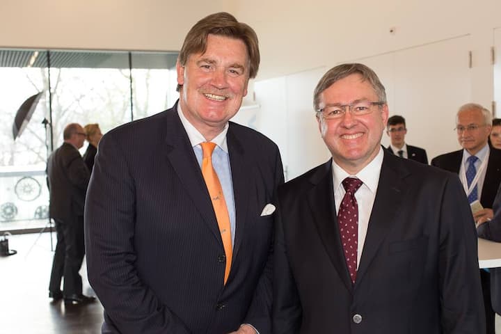 Martin J. Craigs, CEO, Pacific Asia Travel Association; Marthinus van Schalkwyk, Minister of Tourism, South Africa