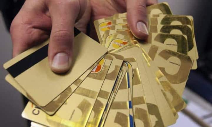 Fünf Betrügereien, mit denen Touristen über den Tisch gezogen werden:
1. Kreditkartenbetrug
Die Vorteile von Kreditkarten sind Kriminellen nicht verborgen geblieben. Sogenanntes Skimming ist weltweit auf dem Vormarsch.