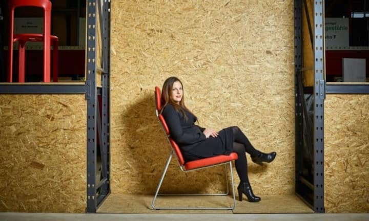 ErbenNathalie Felber, 37 Jahre, 10–20 Millionen FrankenDie Dietiker-Chefin konnte sich die exklusiven Rechte an den «Les Couleurs»-Farben von Le Corbusier für Holzmöbel sichern. Für die schaukelnden Stühle der Linie gewann Dietiker 2016 am Designers’ Saturday in Langenthal gegen 70 andere Aussteller Gold. Seit 1873 entwirft und vertreibt die Firma Sitzmöbel und Tische hauptsächlich für den Healthcare- und Konferenzbereich.Bilder: René Ruis