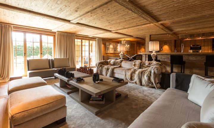 Im zweiten Stock befindet das Wohnzimmer und das Esszimmer sowie...