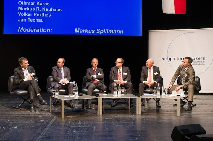 Das Podium: Volker Perthes; Othmar Karas; Markus R. Neuhaus; Jan Techau; Hans Hess; Moderator Markus Spillmann