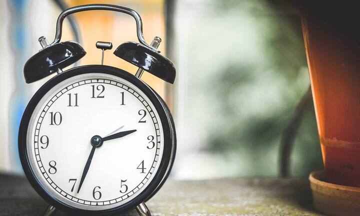 WeckerMehrere Weckzeiten aufs Mal, unterschiedliche Aufstehzeiten je nach Wochentag, fetzige Weckmelodien und eine Analyse des Schlafprozesses - im Gegensatz zu einem Smartphone ist ein herkömmlicher Wecker damit überfordert.