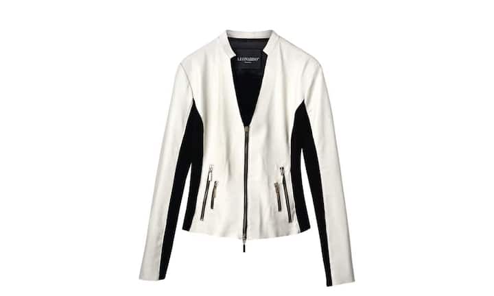 Cool: Leonardo Diese taillierte Jacke aus Leder und elastischer Baumwolle mit Reissverschluss fällt durch ihre besondere Optik auf und ist zugleich schmeichelnd für die Figur. Bei Globus erhältlich. Preis 399 Franken
