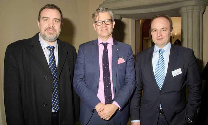 Walter Farkas, Prof., Program Director, Department of Banking and Finance, Uni Zürich/ETH Zürich;
Stephan Ph. Thaler, Geschäftsführer Anlagestiftung, SwissLife;
Sandro Schmid, Co-Präsident Swiss Risk Association