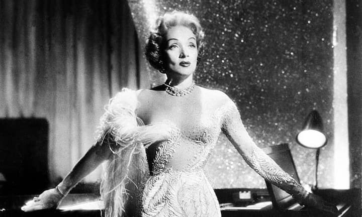 Einer der grössten deutschen Filmstars aller Zeiten: Marlene Dietrich tanzte zunächst in deutschen Varietés und spielte später Theater. Sie war die bestbezahlte Filmschauspielerin ihrer Zeit.
