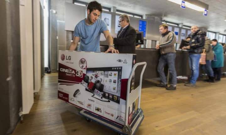 Rang 8: Digitec 21 Prozent
26 Prozent der Schweizer informieren sich zuerst im Laden über ein Produkt, um es danach in einem günstigen Onlineshop zu kaufen. Keystone