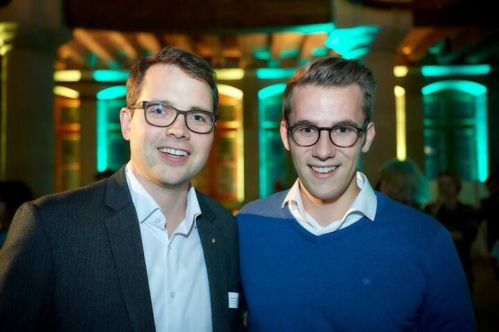 Preisverleihung des 5vor12-Preis fuer Deregulierung von StrategieDialog21 und dem Swiss Venture Club im Rathaus Bern. Henrik Schoop, Geschaeftsfuehrer IG Genossenschaftsunternehmen, Andri Silberschmidt, Nationalrat. © Adrian Moser / Bilanz