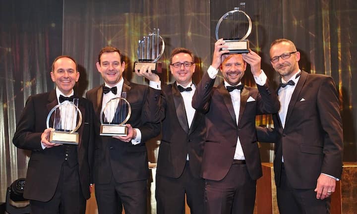 Die Entrepreneur of the Year 2015;
Pietro Supino, CEO Tamedia, Kategorie "Family Business";
Maxime Ballanfat, CEO, Novae Restauration SA, Kategorie "Dienstleistung/Handel";
Jan Lichtenberg, CEO, inSphero AG, Kategorie "Emerging Entrepreneur";
Roger Baumer, Hälg Holding &
Marcel Baumer, Hälg Holding, Kategorie "Industrie/High-Tech/Life Sciences"