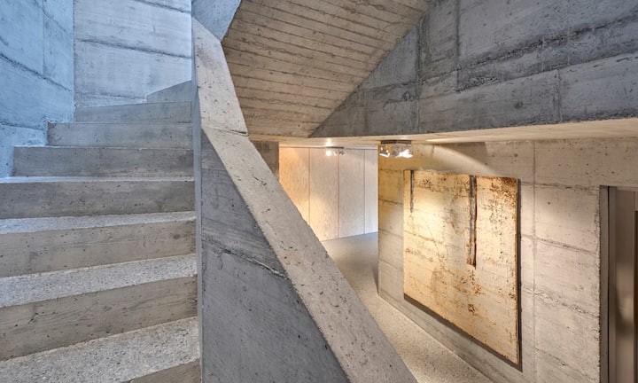 Drei Schlafzimmer, drei Badezimmer, zwei Parkplätze und ein wunderschönes Bergpanorama - so lässt es sich wohnen.
Preis: 2'990'000