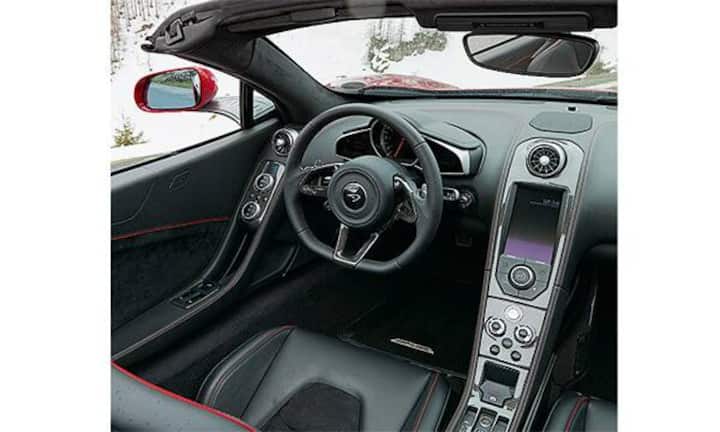 Kurz vor dem Abheben: Cockpit des McLaren 12C Spider.