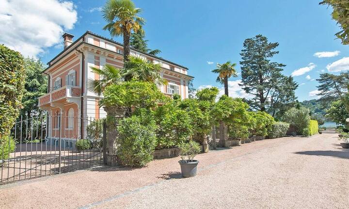 Die Villa am See befindet sich in Malcantone, in der Nähe von Lugano.Preis: Auf Anfrage
Quelle und Bilder: Engel & Völkers