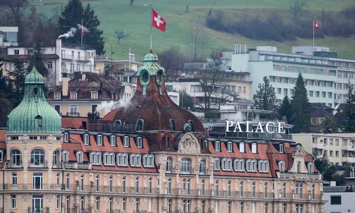 In der Schweizer Hotelbranche haben chinesische Investoren ebenfalls zugegriffen, eine Reihe von Betrieben sind mittlerweile in chinesischem Besitz. Prominentes Beispiel ist das Hotel Palace in Luzern.Bilder: Keystone