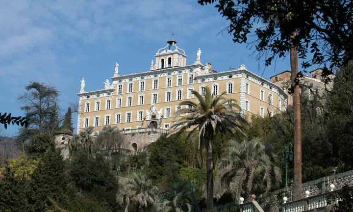 Die Villa Garzoni in Collodi in der Toskana wurde im Jahr 1600 erbaut. Das Haus bietet auf fünf Stockwerken eine Wohnfläche von insgesamt 3'032 m².