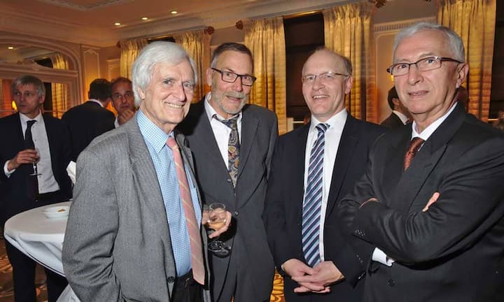 Peter Forstmoser, Partner, Niederer Kraft & Frey;
Erwin Sigrist, Ehemaliges Stellvertretendes Mitglied des Direktoriums, SNB;
Dewet Moser, Stellvertretendes Mitglied des Direktoriums, SNB;
Niklaus Blattner, Ehemaliger Vizepräsident des Direktoriums, SNB