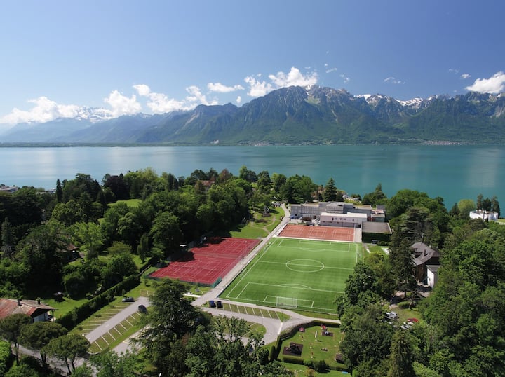 Der Campus der St. Georges International School in Montreux VD.