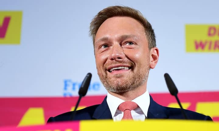 Christian Lindner (FDP): Grosser Jubel bei der FDP: Nach dem Scheitern an der Fünf-Prozent-Hürde 2013 kämpfte Christian Linder die Liberalen wieder zurück ins Parlament und ist damit ebenfalls ein klarer Wahlgewinner. Der 38-Jährige schaffte es offenbar glaubhaft, Wähler für liberale Ziele zu begeistern. Im Wahlkampf hatte er immer wieder den «Stillstand» in der grossen Koalition attackiert - und damit auch junge Menschen begeistert...