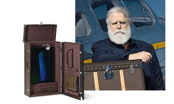 James TurRell, 1943: Der Astronom, Psychologe und Mathematiker wurde mit Lichtinstallationen als Künstler bekannt. 2006 lud ihn Louis Vuitton ein, an der «Icons»-Ausstellung mitzumachen. Er baute Koffer zur Lichtbox um.