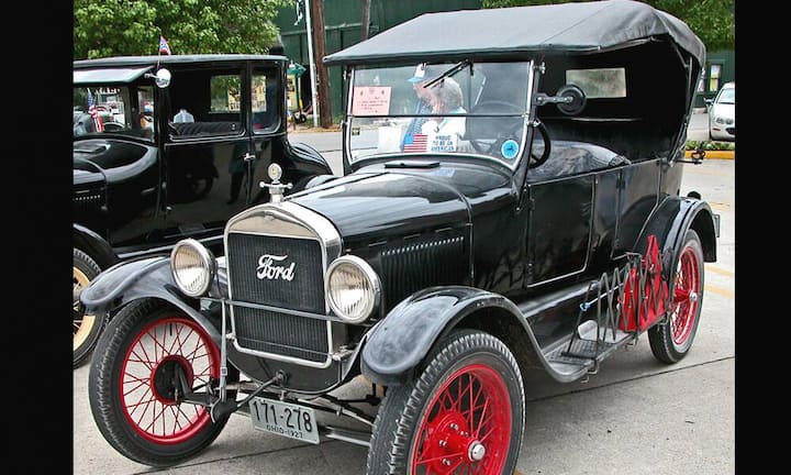Platz 8: Ford Model TAus dem Jahre 1908, von Henry Ford persönlich entworfen: Seit über 80 Jahren wird der Ford Model T nicht mehr produziert und ist immer noch eines der beliebtesten Autos der Geschichte. Don O'Brien/Flickr
