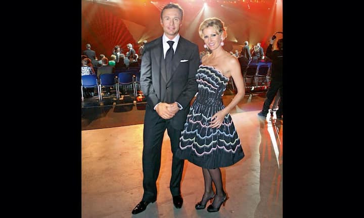 Kirsty und Ernesto Bertarelli: Jeder Bereich in ihren Biografien verdient Traumnoten der Kategorie «Das darf doch nicht wahr sein!». Da wundert einen, dass sich ausgerechnet so ein Paar nicht einfach Stylisten leistet. Kirsty Bertarelli wäre gut beraten, wenn sie ihre jeweiligen Auftritte mit einem Profi durchspräche. Denn auch auf der Bühne hat die talentierte Songwriterin ihren Stil noch nicht so recht gefunden.