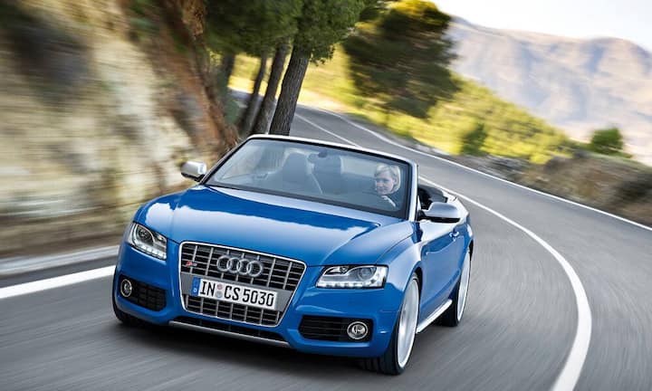 Nach dem kürzlich erfolgten Facelift wirkt der Softtop-A5 wieder frisch. Der Topspeed beträgt 250 Sachen, wenn der grosse Dreiliter-V6-Benziner mit 272 PS implantiert ist. Etwas weniger rasant ist das mit 170 PS ausreichend starke Basismodell (ab 51'300 Franken). Zur Wahl stehen Front- oder 4×4-Antrieb. Vier Erwachsene kommen gut unter, und die Windstärke hält sich bei normalen Geschwindigkeiten in Grenzen.