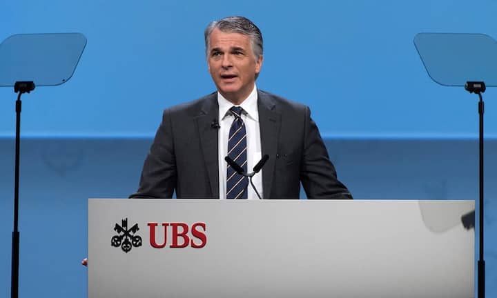 CEO: Sergio Ermotti
Unternehmen: UBS
Anzahl Aktien: 1'631'052
Marktwert: 26,3 Millionen Franken
Dividende: 978'600 Franken