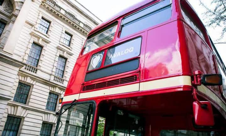 Der Bankensoftware-Hersteller Avaloq plant einen grösseren Stellenabbau. In vier Schweizer Service-Zentren werden bis zu 60 Jobs abgebaut. Am stärksten betroffen sind die Standorte im Tessin.