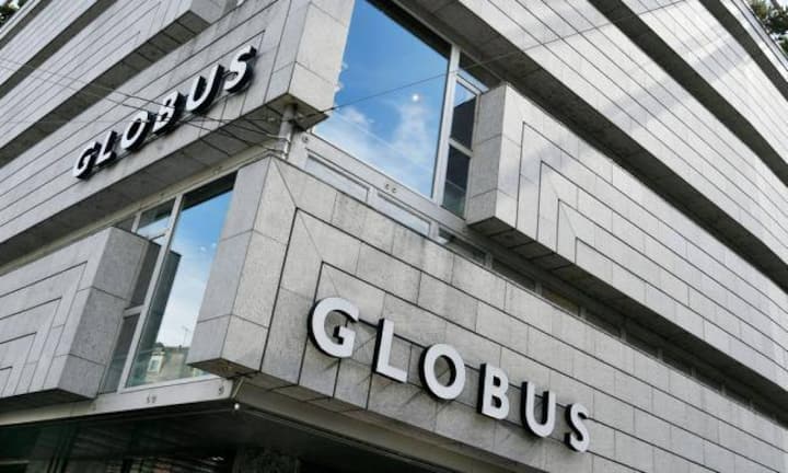 Das Modehaus Globus streicht 30 Arbeitsplätze in den Filialen - Entlassungen soll es nicht geben. Im letzten Mai hatte Globus bereits 80 Stellen in der Zentrale in Spreitenbach abgebaut.