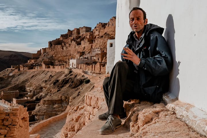 Am Rande der Sahara reihen sich die historischen Festungsdörfer aneinander, hier Chenini.