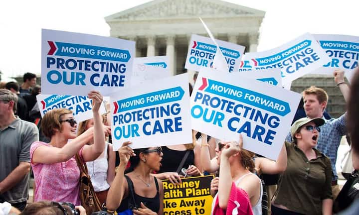 Obamacare:
Er lässt nicht locker: Trump ist zwar beim ersten Versuch, Obamacare abzuschaffen, kläglich gescheitert. Doch die Drohung reicht vielen Nutzern bereits: Fast eine halbe Million Versicherte hat Obamacare dieses Jahr verloren.