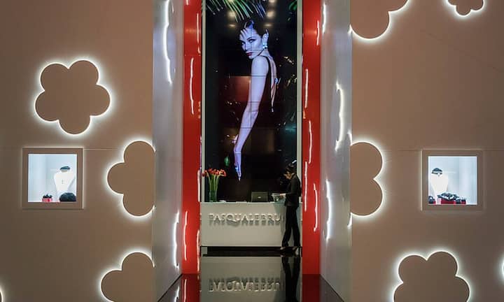 ... und Schmuck, wie hier von Pasquale Bruni.