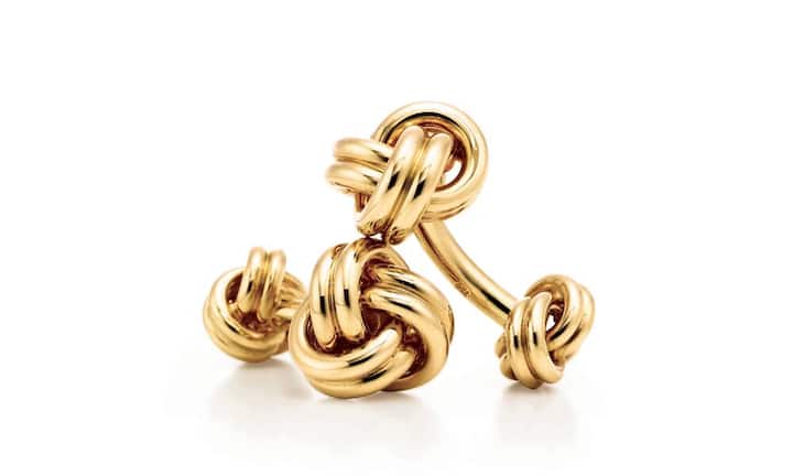 Goldig: Tiffanys & Co. Diese Manschettenknöpfe in Knotenform sind aus 18 Karat Gelbgold und eine wertvolle Investition für die Ewigkeit. Preis 3100 Franken