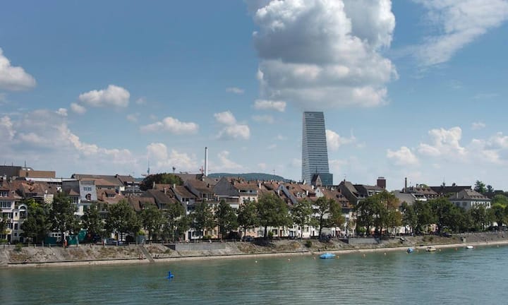 Platz 7: BaselUm einen Platz nach unten ging es für Basel. Unter anderem bei den Indikatoren Kultur und Freizeit sowie Erholung wurde sie niedriger eingestuft als im Vorjahr.
Bild: Keystone
