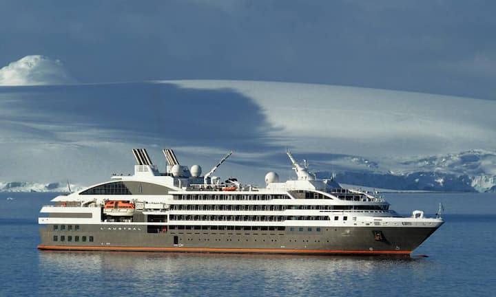 Platz 2: Pinguin-Begegnungen Deluxe mit der L’Austral Ab 1370 Euro pro Nacht erkunden Suiten-Bewohnner auf dem Expeditionsschiff L’Austral im Januar 2016 die Antarktis.Ponant