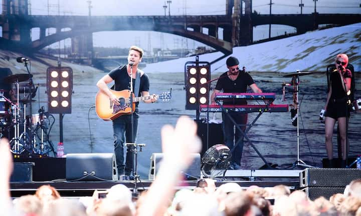 Daneben zählen Anna Rossinelli, Seven und Bastian Baker (Bild) zu den beliebtesten Corporate-Acts. Laut Konzertagentur Gadget reicht das Spektrum von 5000 bis 70'000 Franken – je nach Bekanntheit, Formation und Anlass.Bilder: Keystone/ZVG