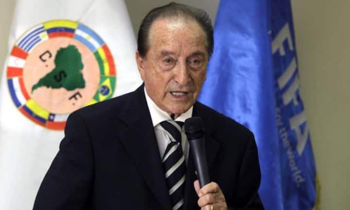 Zu den sieben Inhaftierten zählt zudem Eugenio Figueredo, Vizepräsident des Südamerikanischen Fussballverbandes Conmebol und Vizepräsident der Fifa.