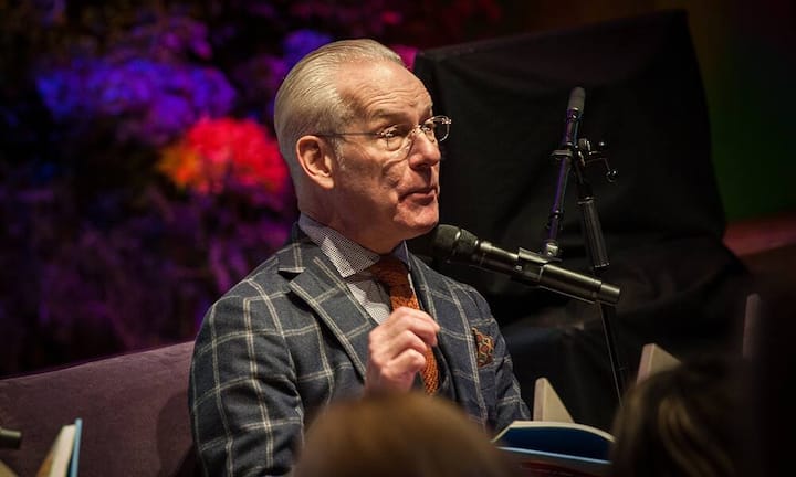 Tim Gunn geniesst KunstDer Modeberater aus «Project Runway» erzählte der «New York Times», dass er jeden Sonntag im Metropolitan Museum verbringt — «Ich bleibe praktisch dort, bis kurz bevor das Museum schliesst. Ich bin ein grosser Liebhaber von Kunst», erklärte er.