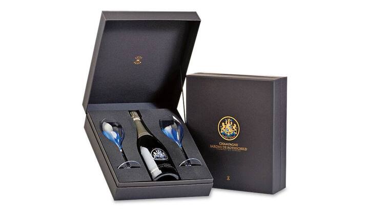 Barons de RothschildDiese Geschenkbox mit dem Barons de Rothschild Brut offeriert zusätzlich zwei Gläser (um die 100 Franken).