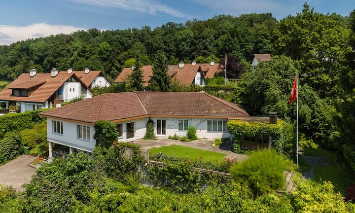 Die neun Zimmer erstrecken sich über eine Wohnfläche von 400 m².