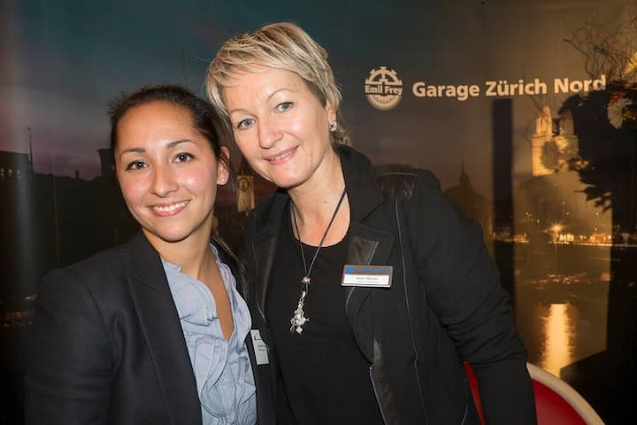 Regina Meschenmoser, Organisatorin des Abends, HSG Alumni; Karin Walder, Leiter Marketing Garage Zürich Nord