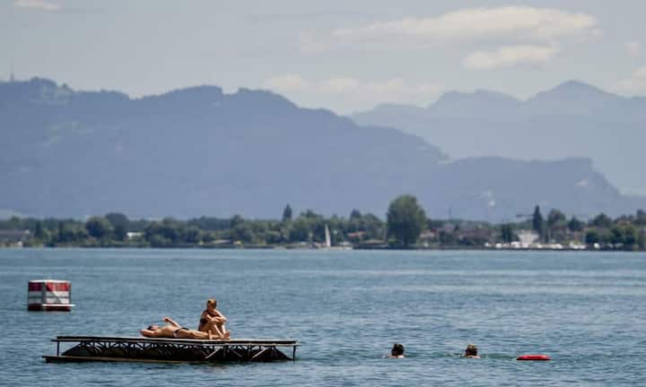 Der Bodensee bietet eine grosse Vielfalt: Zahlreiche Inseln, malerische Orte oder traumhafte Strandufer laden zum Entspannen ein. Zudem können Besucher den drittgrössten See Europas sowohl von der Schweiz, als auch von Deutschland oder von Österreich anfahren.Keystone