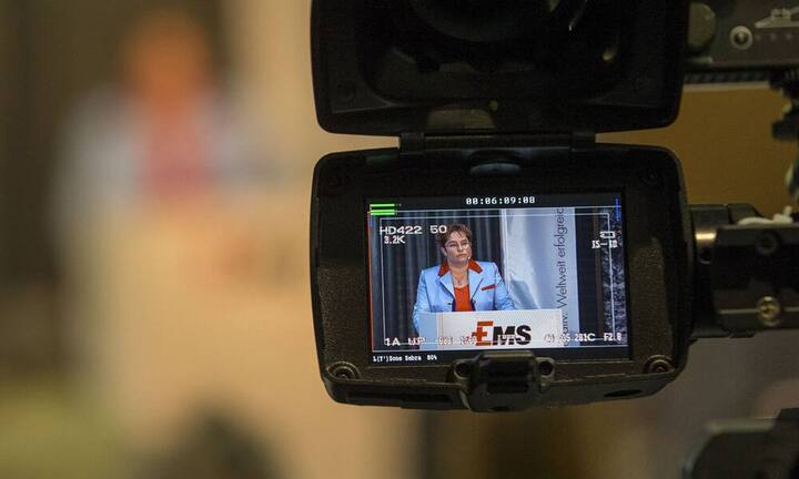 Das BILANZ-Unternehmensrating zeigt die Top 10 der wertvollsten Schweizer Unternehmen im Jahr 2014. Errechnet von der Finanzberatung OLZ & Partners ist es das umfassendste Rating seiner Art und setzt sich aus Kursbewegung, Börsenwert und Schwankung der Aktie zusammen. Platz 10: Ems-Chemie Wertschöpfung 2014:
1,5 Milliarden Franken (Vorjahr: Rang 10)