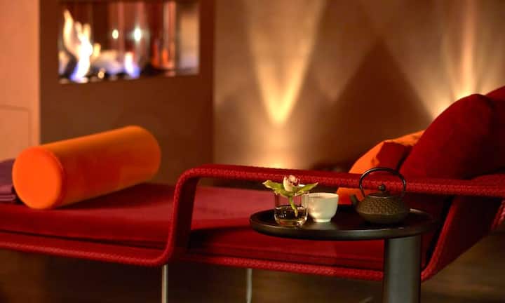 Platz 3 in der Kategorie «Die besten Spas für Genussmenschen»: The Dolder Grand in Zürich.
Bronze geht an das Dolder Grand. Das Aushängeschild der Zürcher Hotellerie erzielt die Höchstpunktzahl in Sachen «Ambiente», «Lage», «Zimmer» und «Küche».