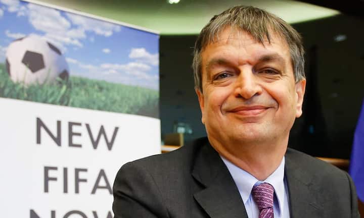 Jérôme Champagne2010 hatte der in Zürich wohnende Ex-Diplomat die Fifa verlassen und wollte bereits im Mai dieses Jahres zur Wahl antreten. Damals bekam der Franzose nur drei von den nötigen fünf Unterstützerstimmen zusammen.