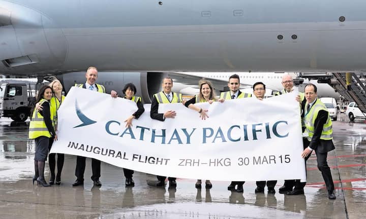Cathay Pacific: Comeback
Nach 14 Jahren Unterbruch feierte Cathay Pacific am 30. März 2015 ihr Comeback in der Schweiz. auf der Strecke von Zürich nach Hongkong wird eine Boeing B777-300ER eingesetzt, die über 275 Sitzplätze in vier Klassen verfügt. Cathay Pacific ist die einzige Airline, die täglich eine Premium Economy Class zwischen Zürich und Asien anbietet.Premium Economy Class Special, ab 1'159 Franken pro Person