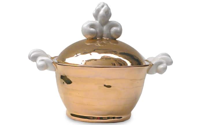 Ines Boesch: Ornament-Bowl, goldbemalte Keramikschüssel mit weissen Ornamenten, 680 Franken.